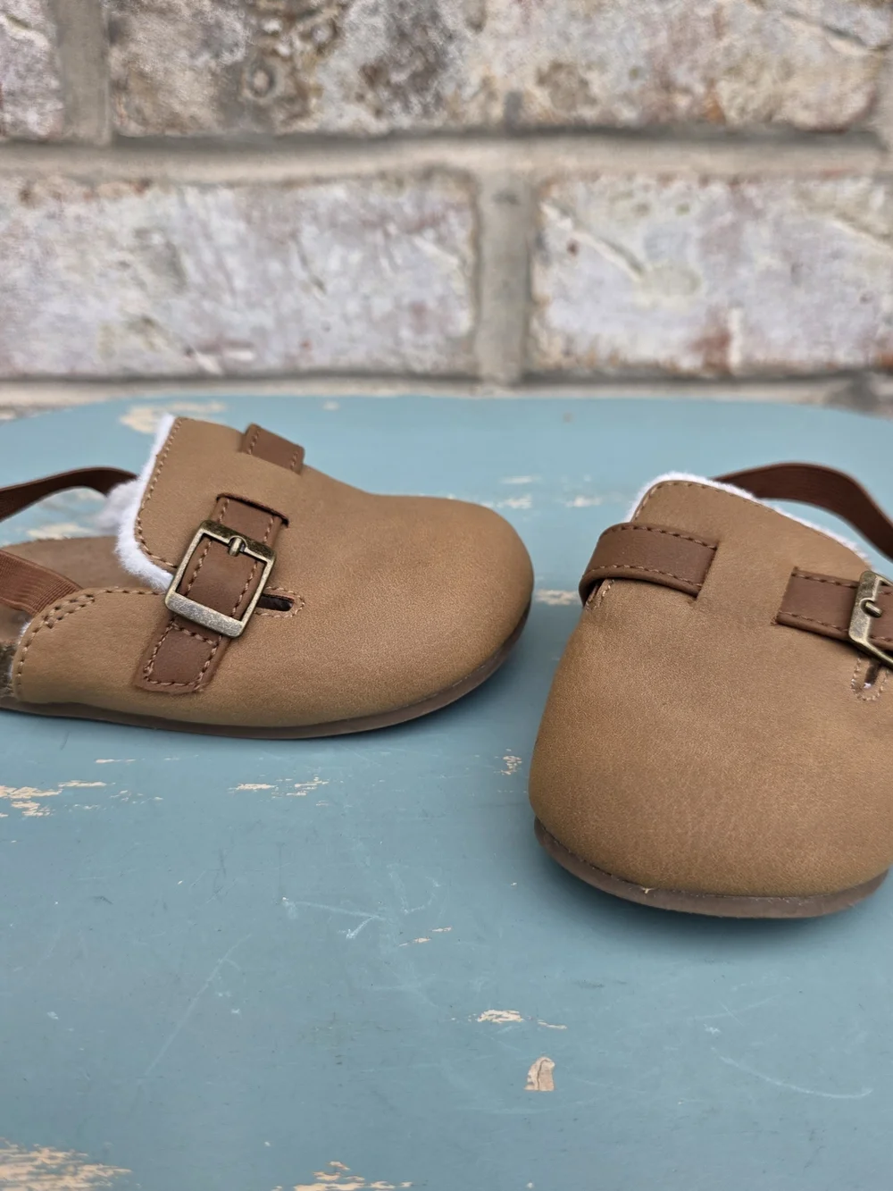 Old Navy Toddler Clogs Size 5 Tan Like New